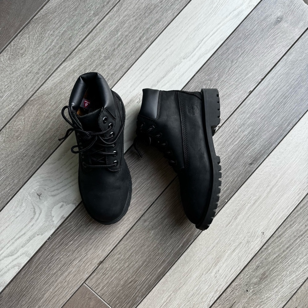 Timberland Youth Premium 6-Inch Waterproof Boot | Size: 2.5 | Pre-Owned Conditio